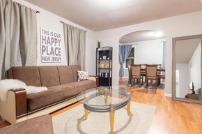 Cheerful 3-bedroom Home Up to 9 Guest